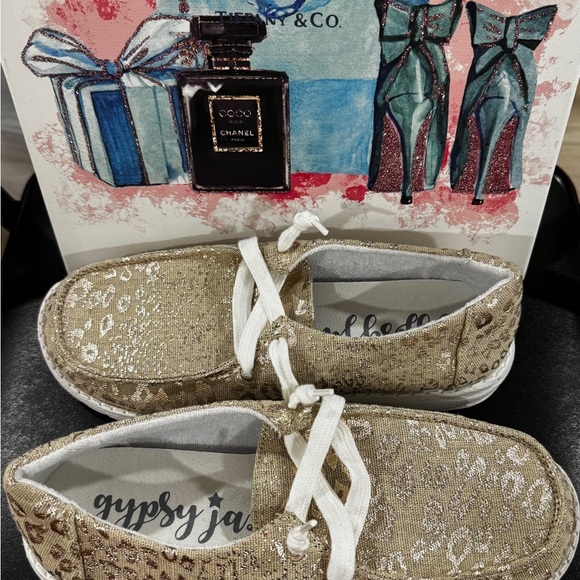 ✨ Gypsy Jazz Gold Leopard Print Slip-On Sneakers – Size 7.5 ✨ - Picture 2 of 6